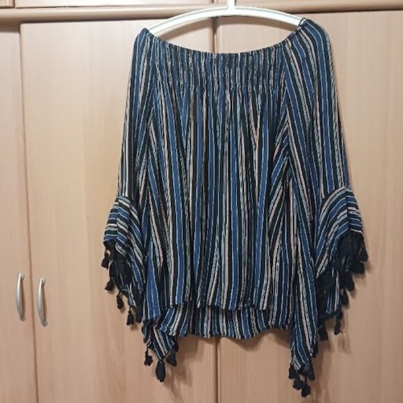 ROMEO & JULIET COUTURE Boho Striped Bell Sleeve with Tassels Blouse, Sz L, Used - Picture 5 of 11